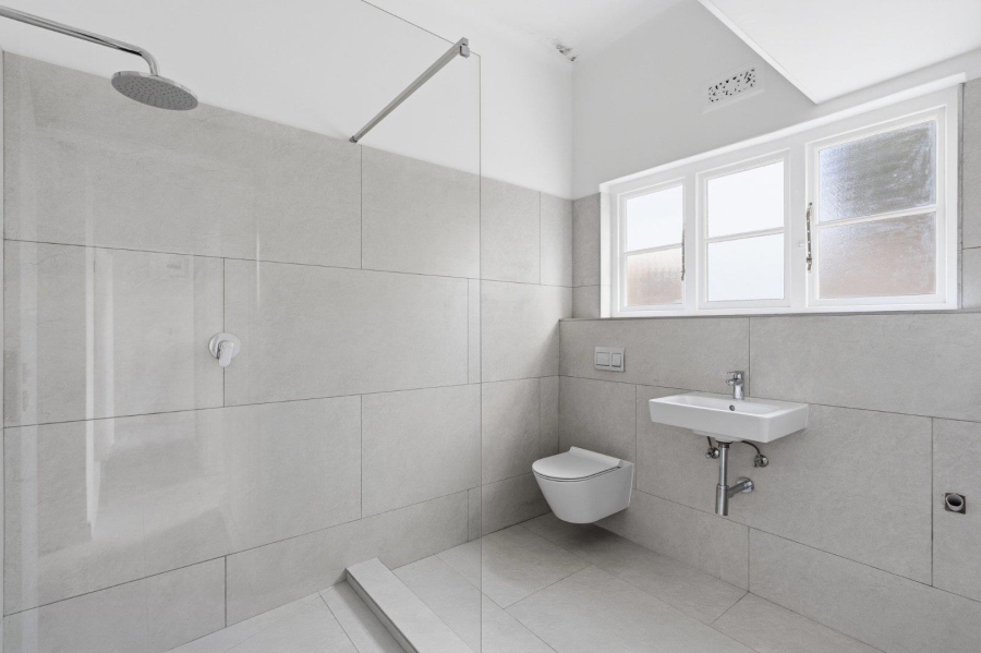 2 Bedroom Property for Sale in Sea Point Western Cape